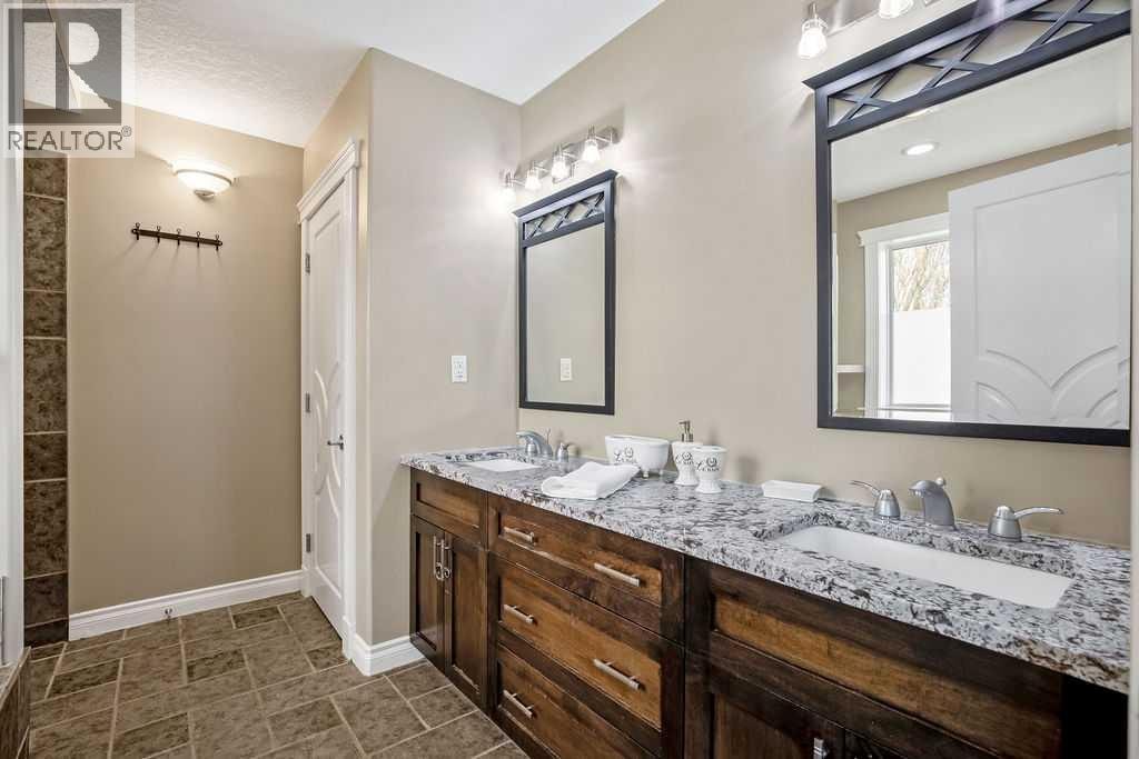 105 Lang Place — photo 27