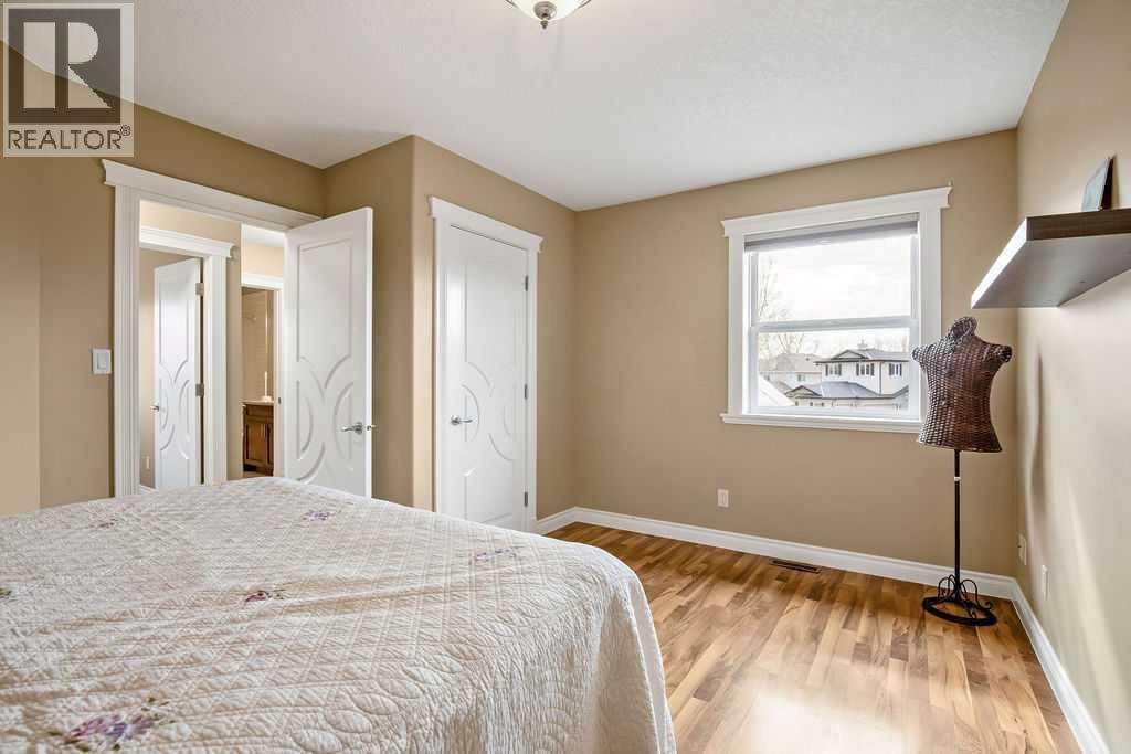 105 Lang Place — photo 33