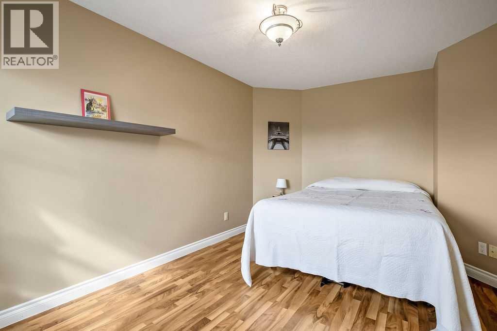 105 Lang Place — photo 32