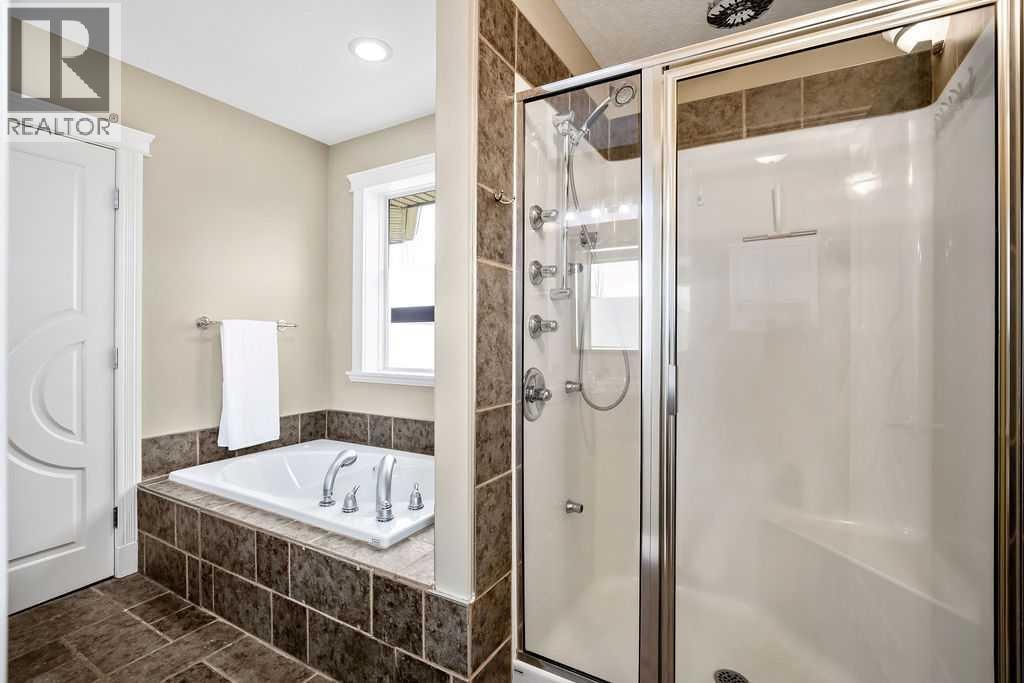 105 Lang Place — photo 30