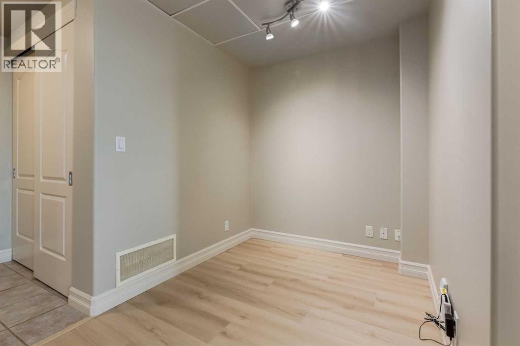 2104, 836 15 Avenue SW — photo 16