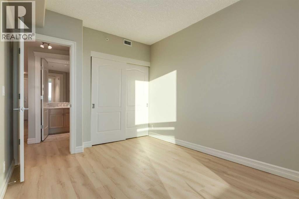 2104, 836 15 Avenue SW — photo 12