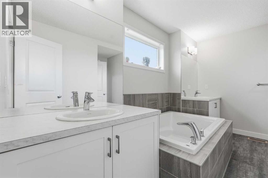 15 Lawrence Green SE — photo 23