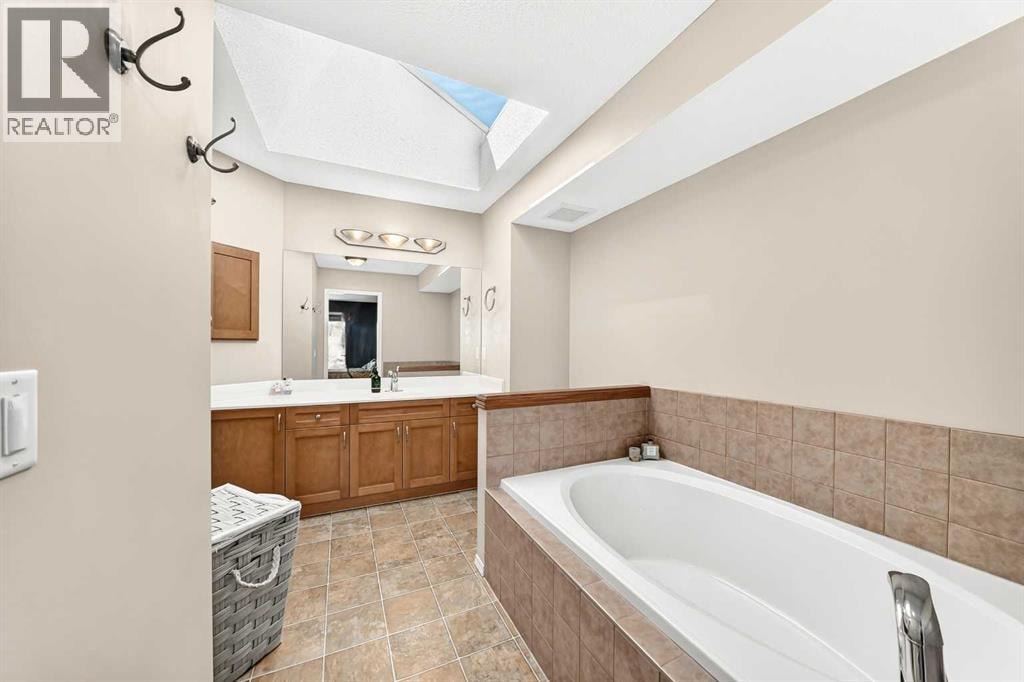 38 Royal Oak Grove NW — photo 23