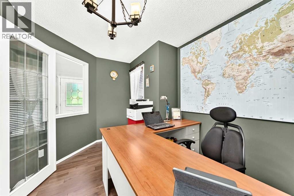 38 Royal Oak Grove NW — photo 16