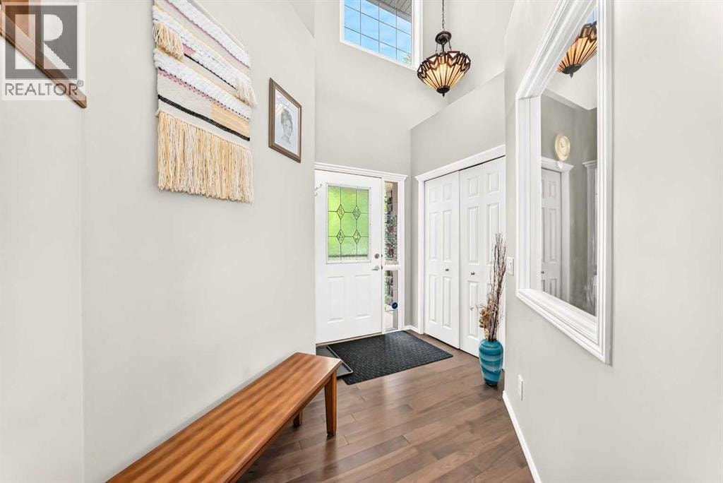 38 Royal Oak Grove NW — photo 2