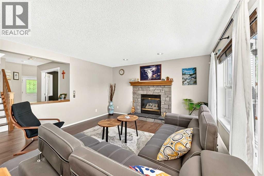 38 Royal Oak Grove NW — photo 4