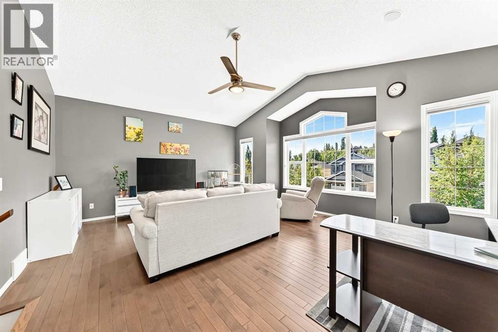 38 Royal Oak Grove NW — photo 31