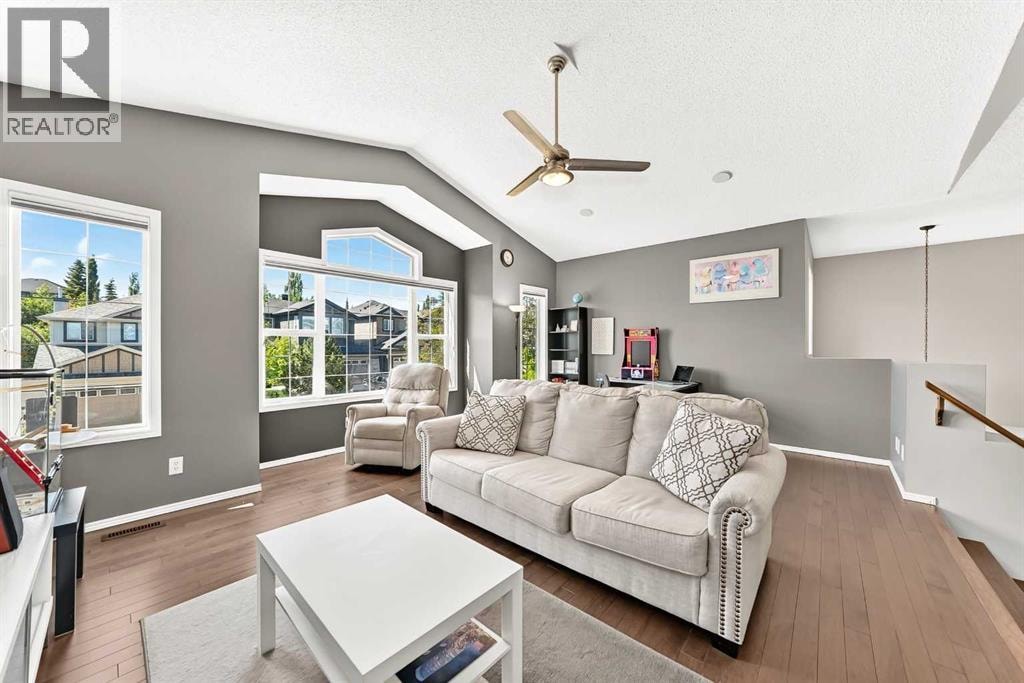 38 Royal Oak Grove NW — photo 32