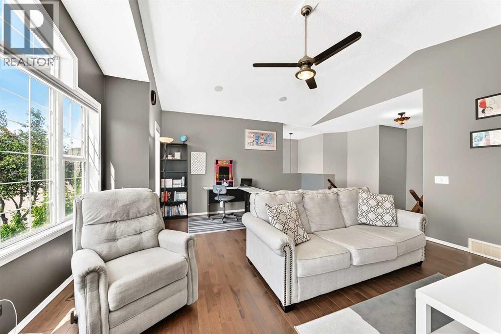 38 Royal Oak Grove NW — photo 33