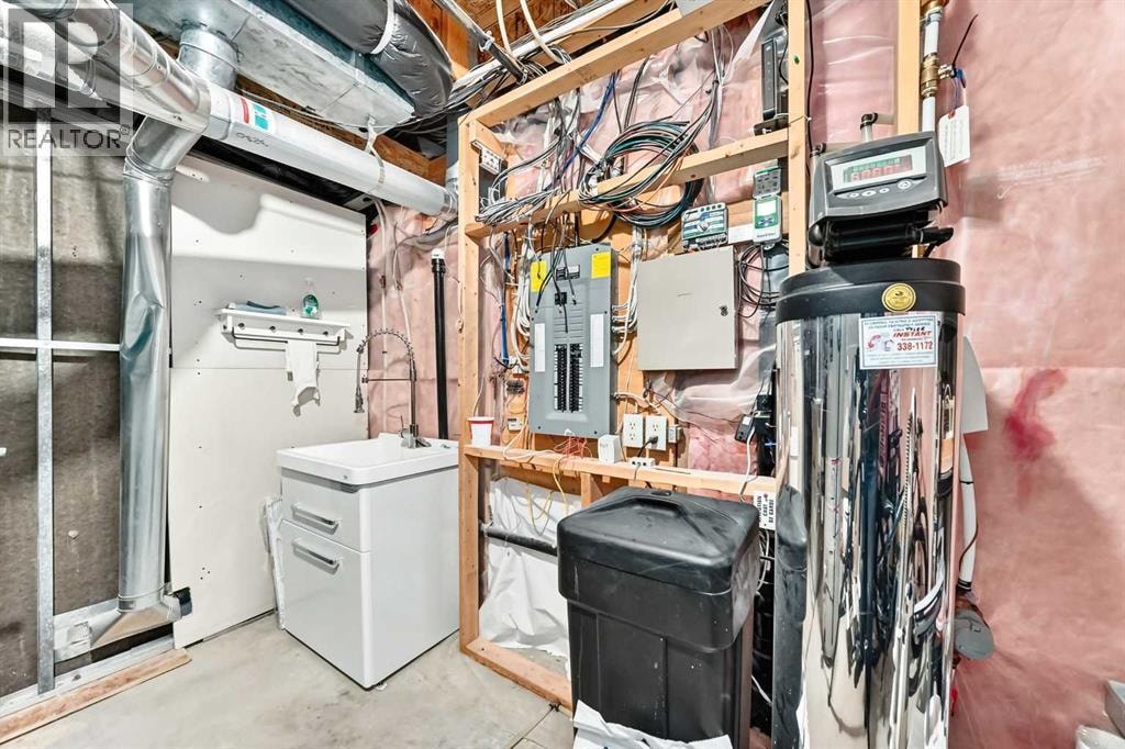 38 Royal Oak Grove NW — photo 44