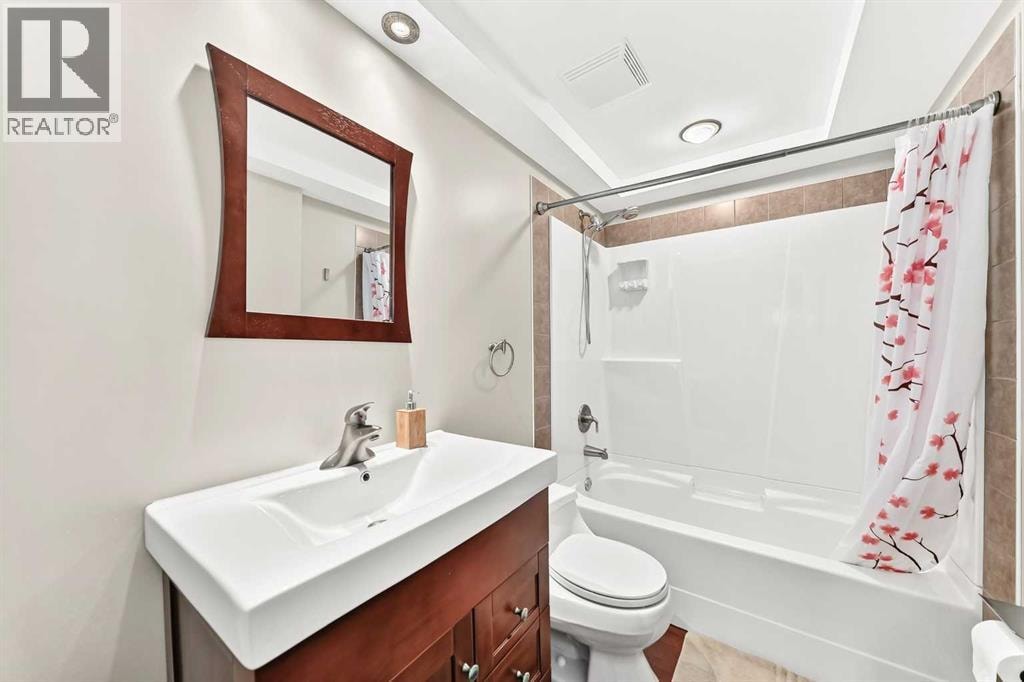 38 Royal Oak Grove NW — photo 42