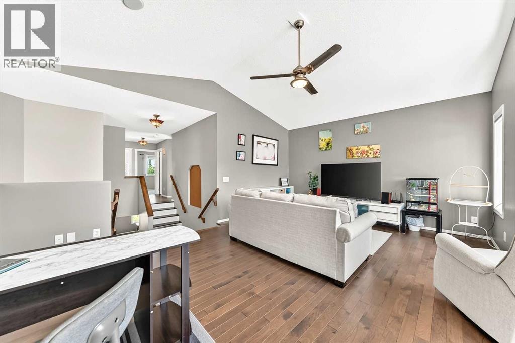 38 Royal Oak Grove NW — photo 34