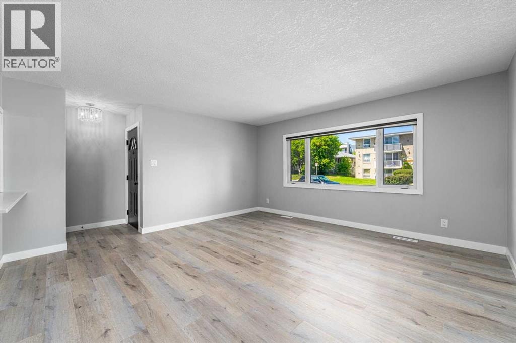 727 67 Avenue SW — photo 11