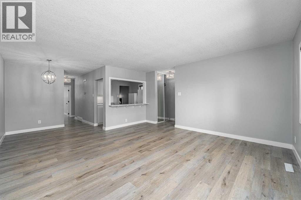 727 67 Avenue SW — photo 12