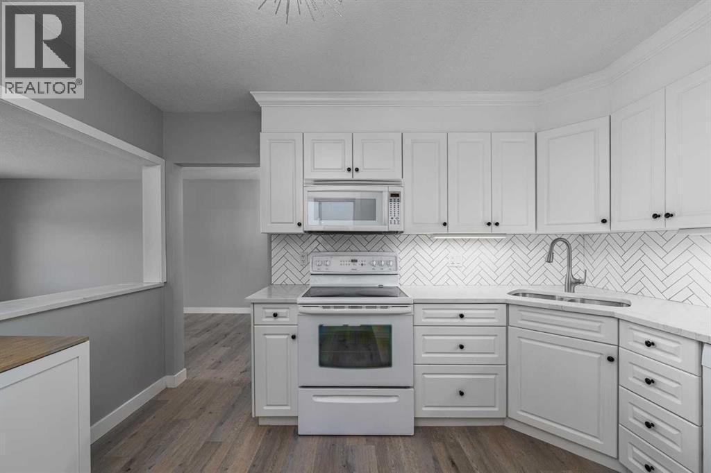 727 67 Avenue SW — photo 16