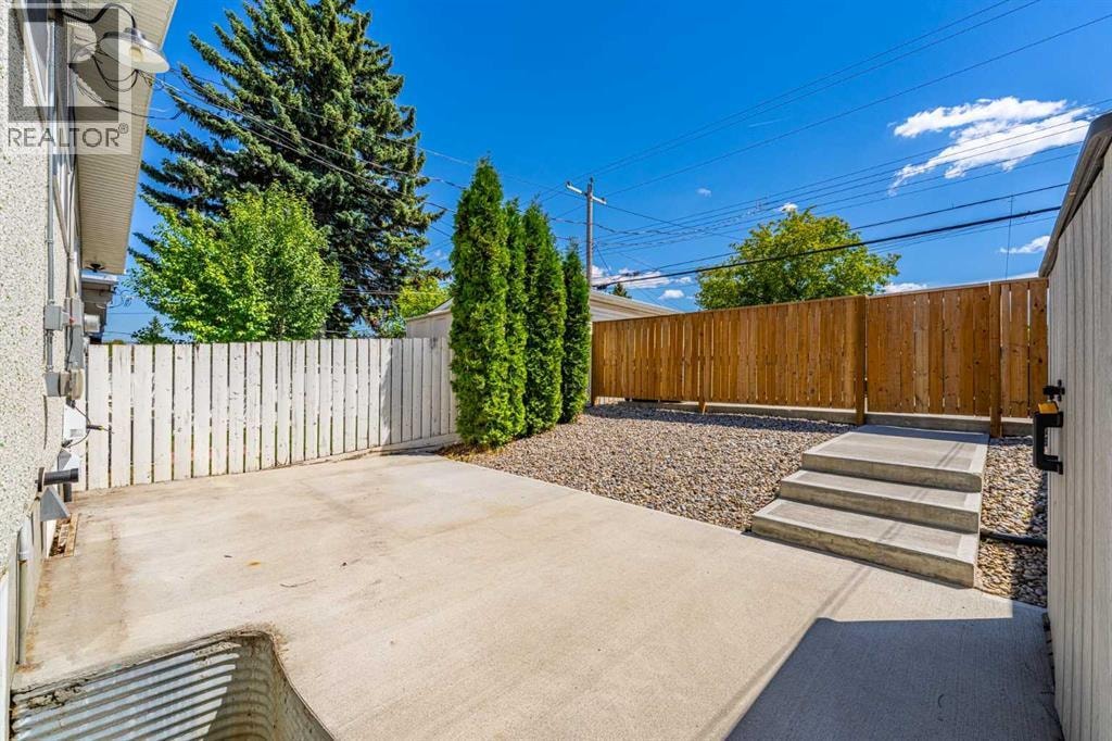 727 67 Avenue SW — photo 32