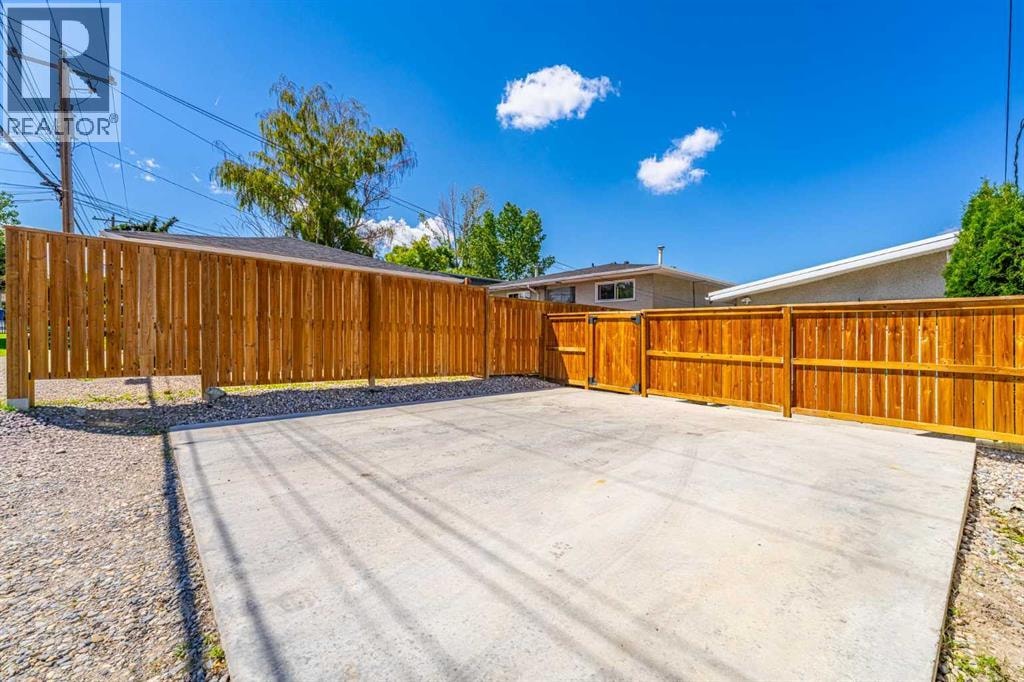 727 67 Avenue SW — photo 36