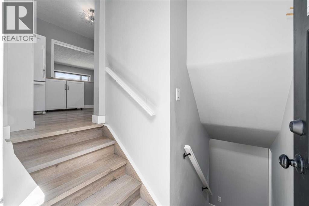 727 67 Avenue SW — photo 23