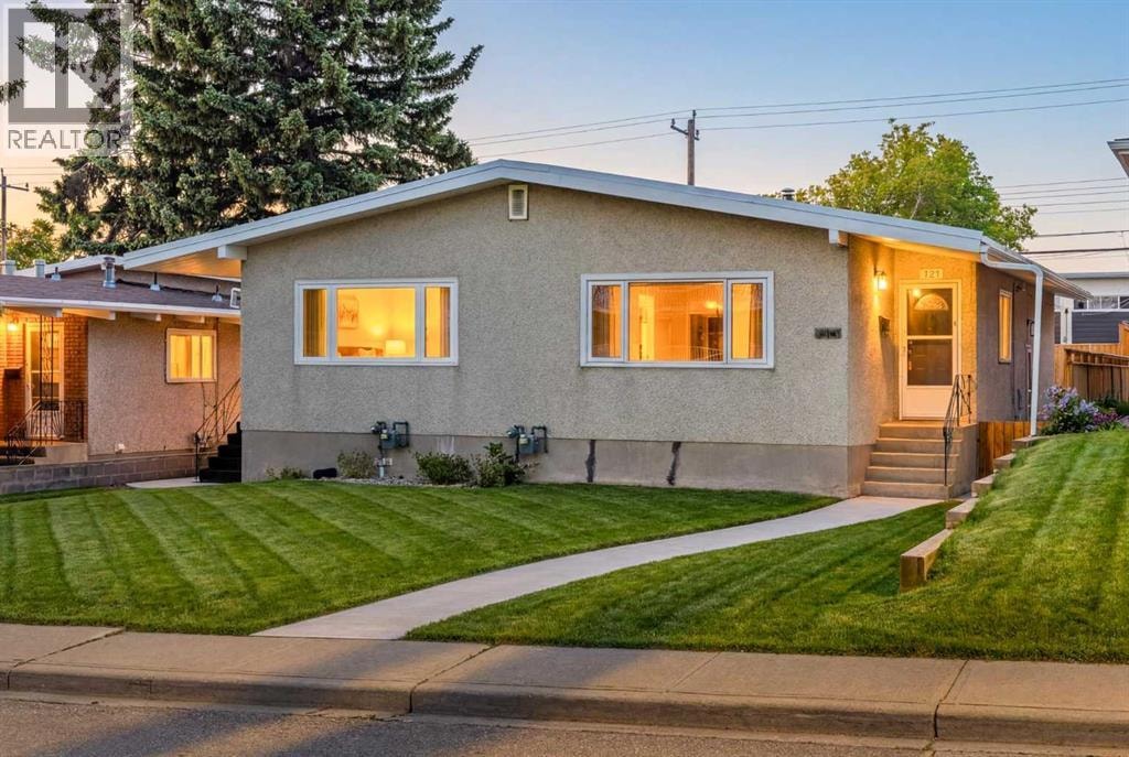 727 67 Avenue SW — photo 3