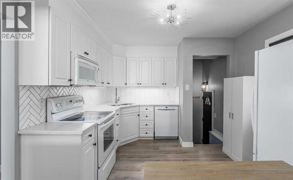 727 67 Avenue SW — photo 14