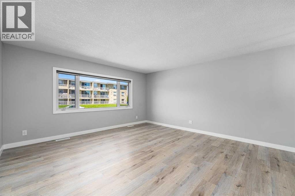 727 67 Avenue SW — photo 10