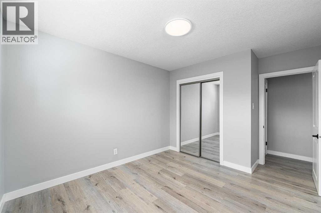 727 67 Avenue SW — photo 20