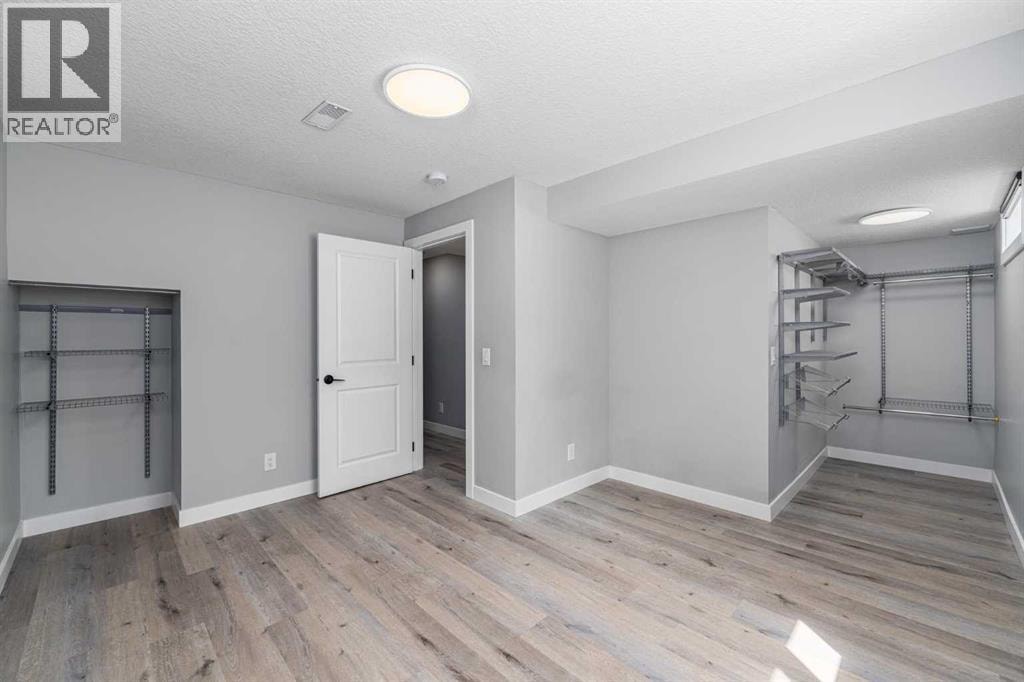 727 67 Avenue SW — photo 27