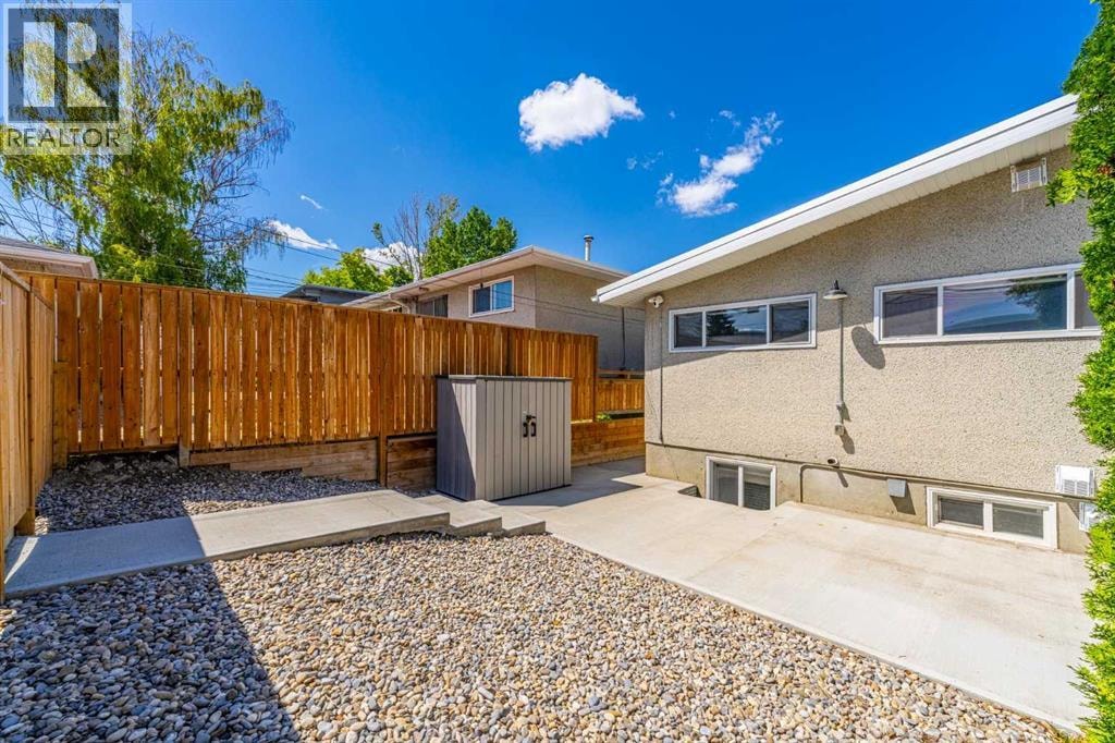727 67 Avenue SW — photo 34