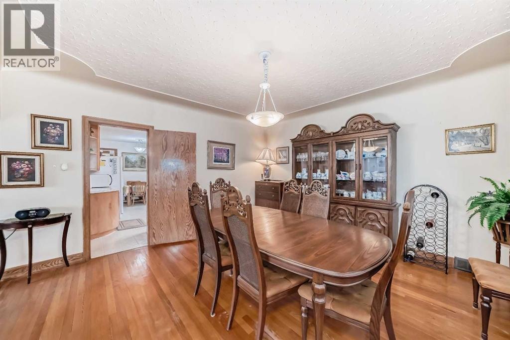 3205 4 Street SW — photo 17
