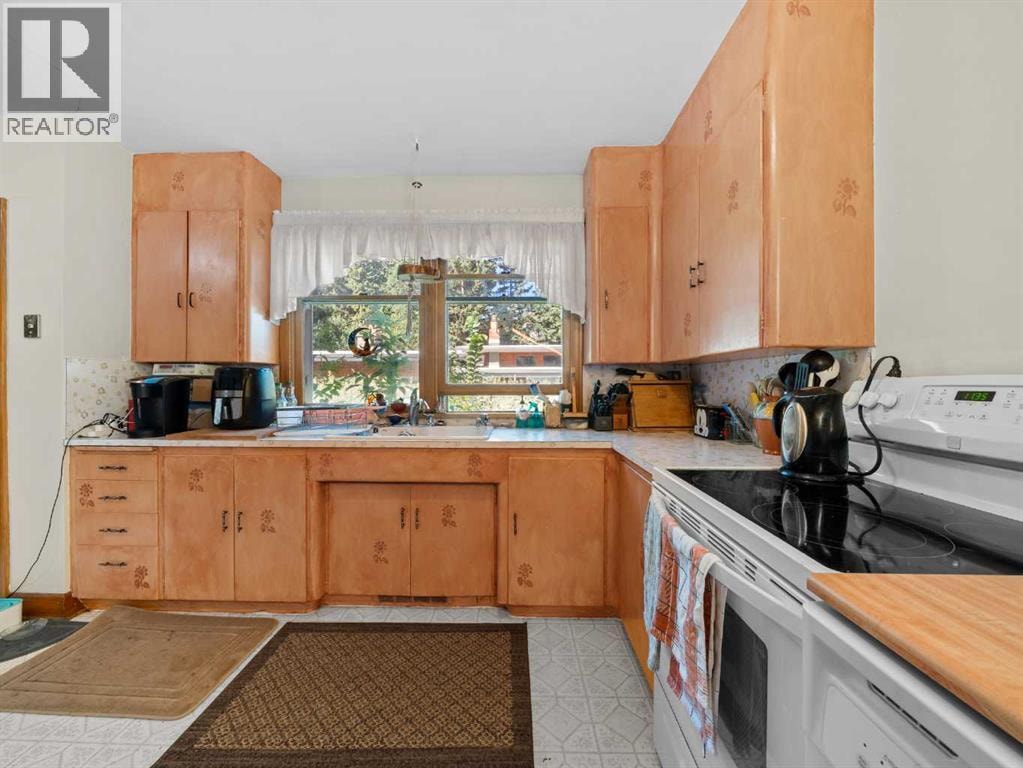 3205 4 Street SW — photo 16