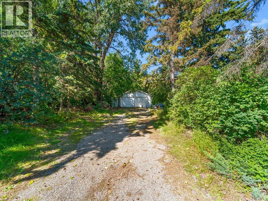 3205 4 Street SW — photo 9