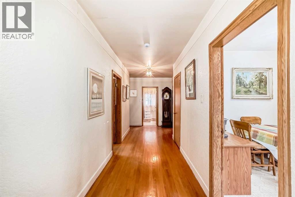 3205 4 Street SW — photo 22