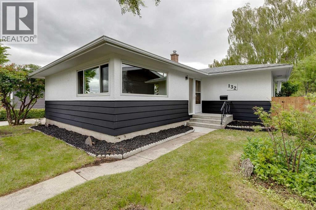 132 Haysboro Crescent SW — photo 1