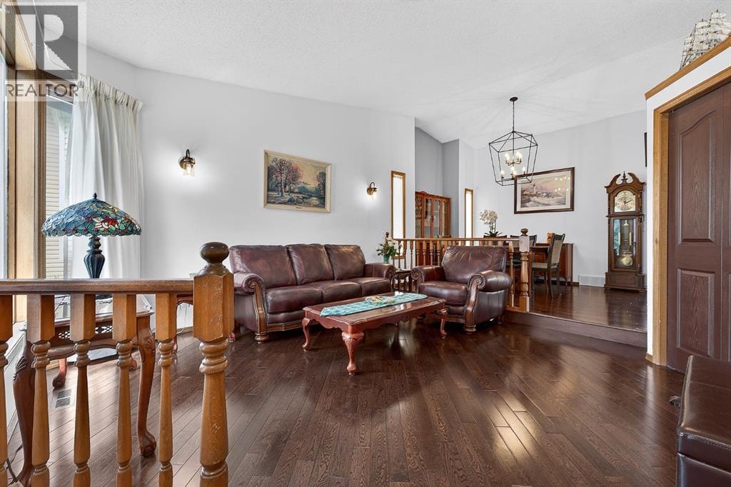 70 Pasadena Gardens NE — photo 2