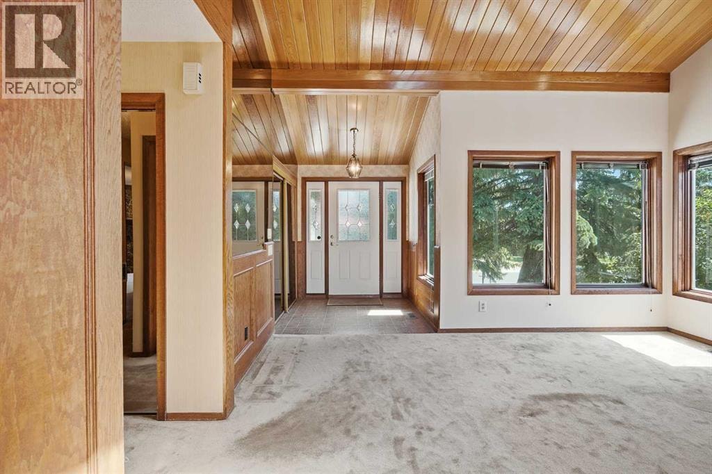 168 Edgehill Close NW — photo 3