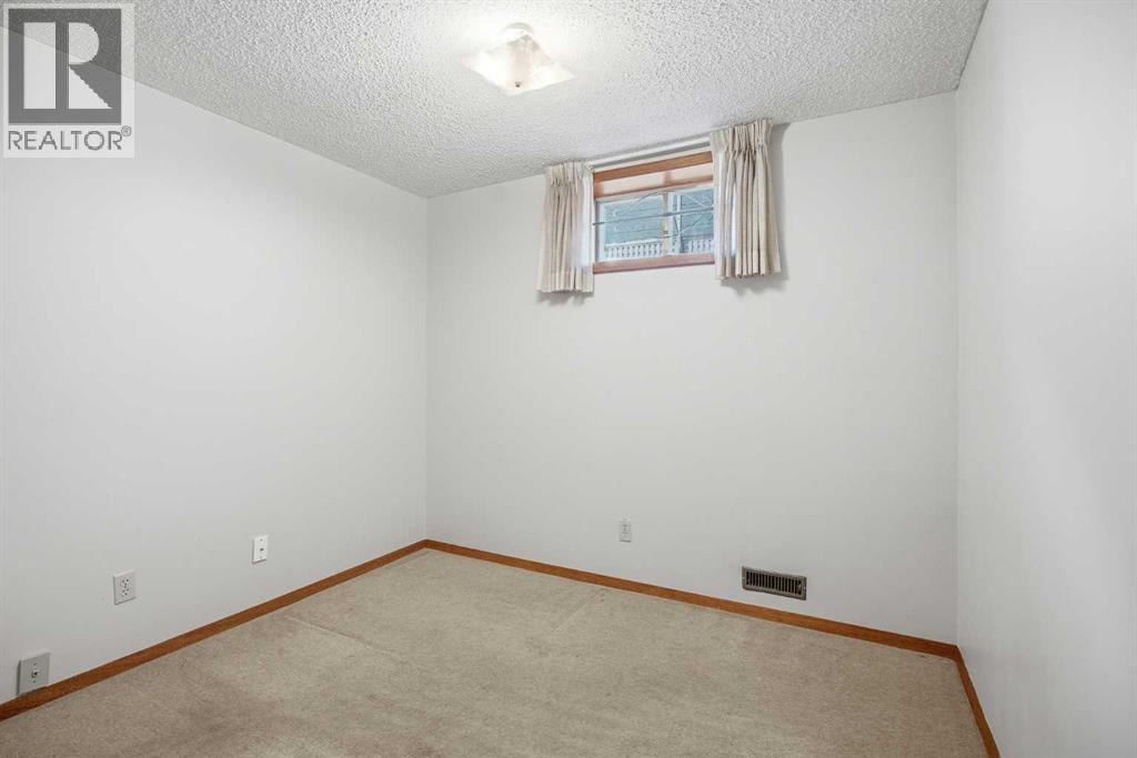 168 Edgehill Close NW — photo 27