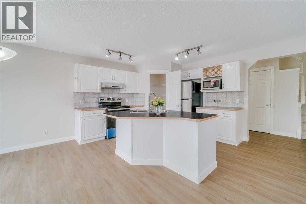 130 Somerglen Way SW — photo 18