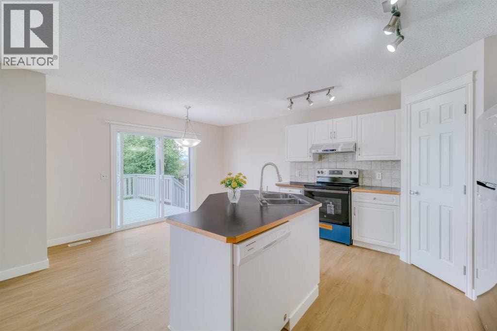 130 Somerglen Way SW — photo 15