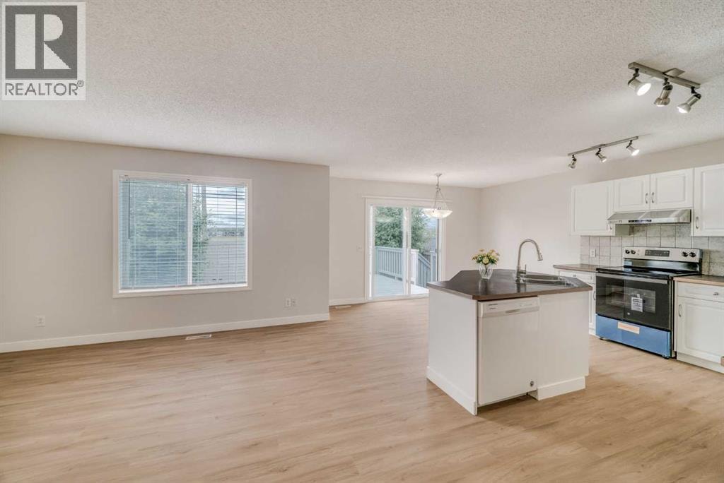130 Somerglen Way SW — photo 10