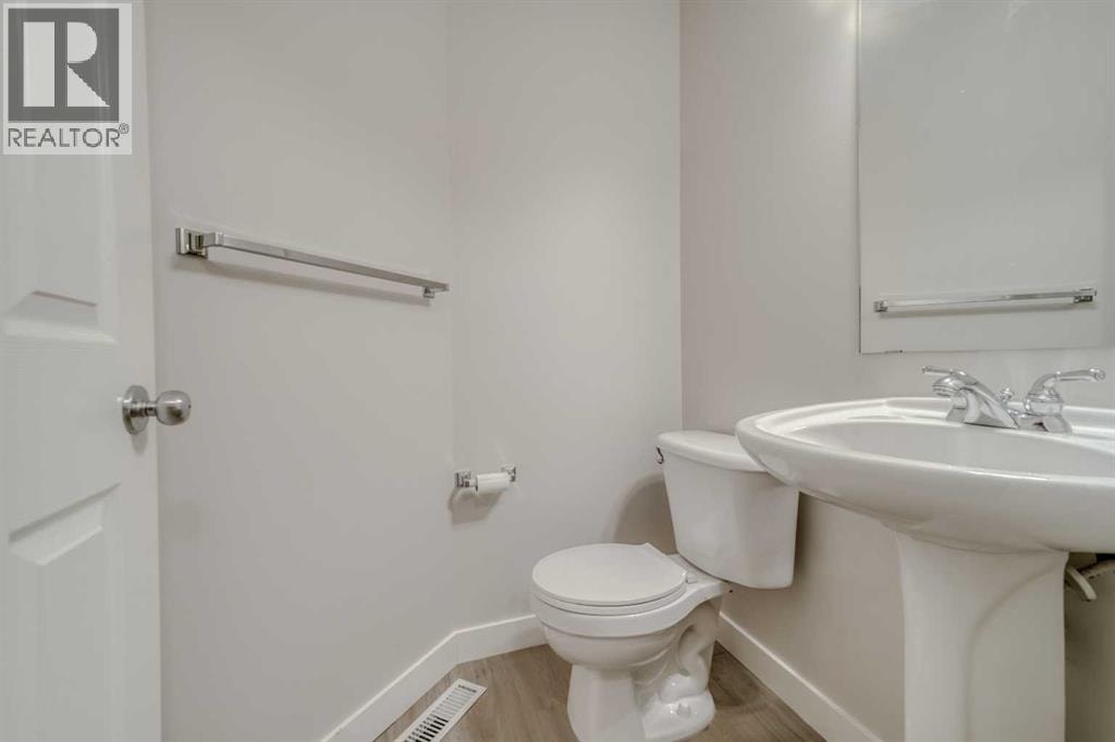 130 Somerglen Way SW — photo 21