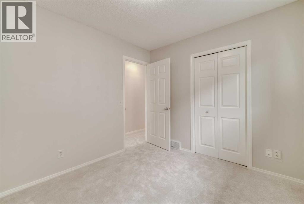 130 Somerglen Way SW — photo 31