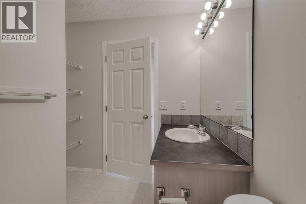 130 Somerglen Way SW — photo 35