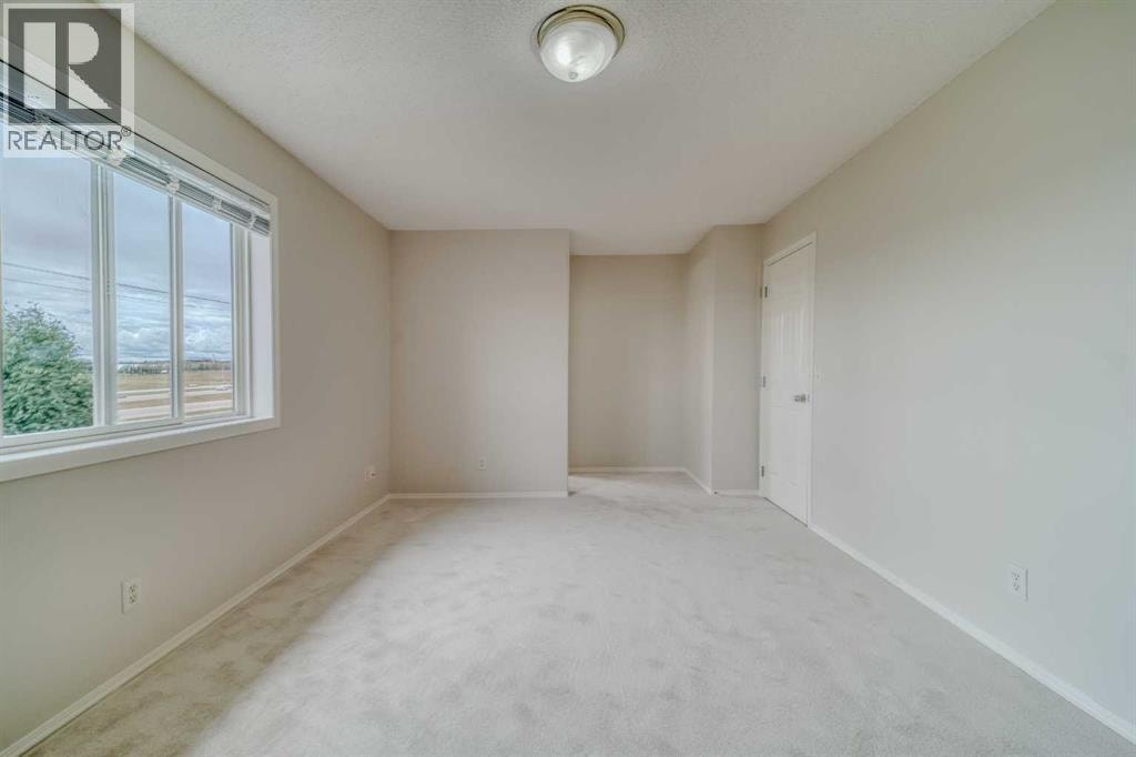 130 Somerglen Way SW — photo 38