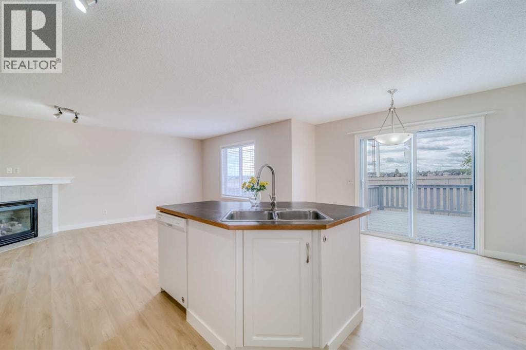 130 Somerglen Way SW — photo 17