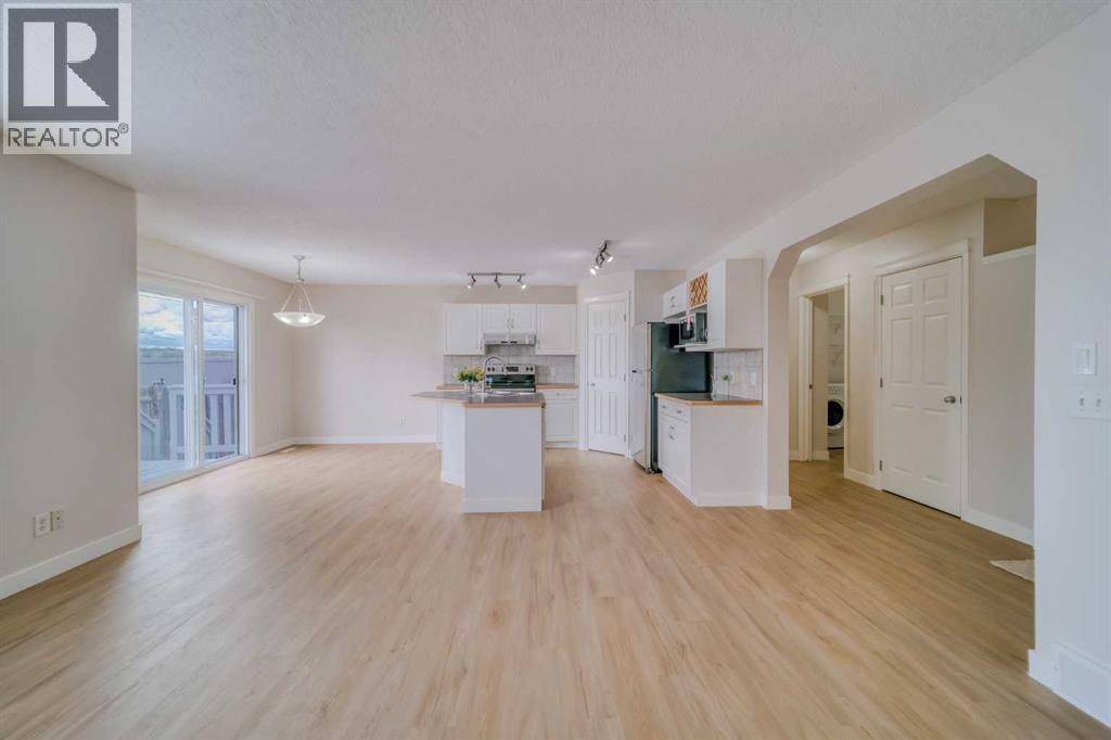 130 Somerglen Way SW — photo 14