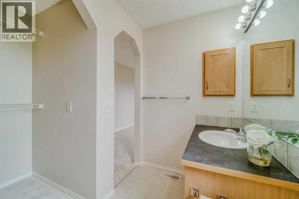 130 Somerglen Way SW — photo 41