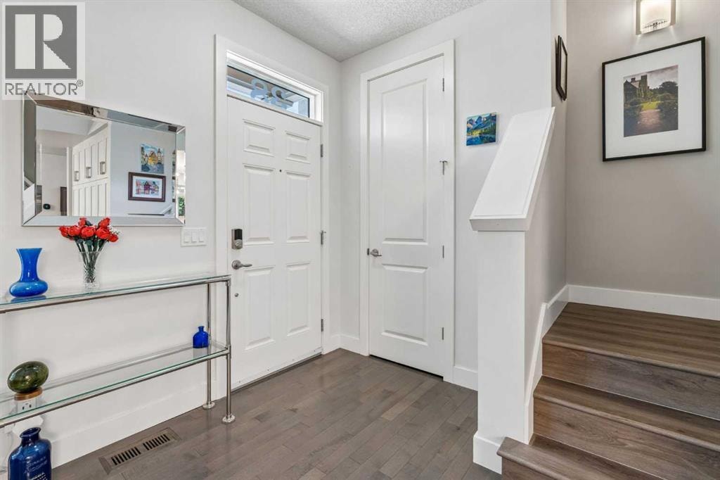 38 Victoria Cross Boulevard SW — photo 4