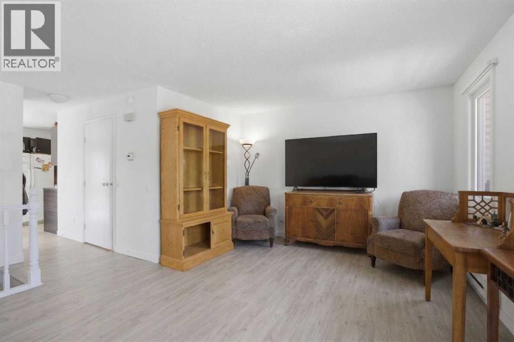 6333/6335 24 Avenue NE — photo 28
