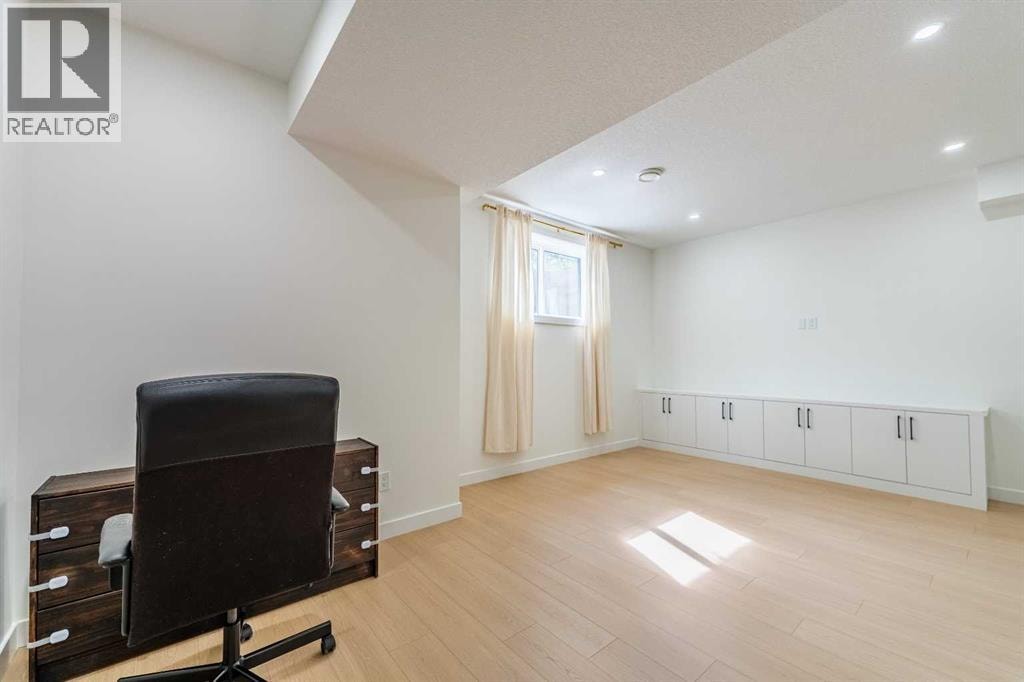 3925 74 Street NW — photo 32